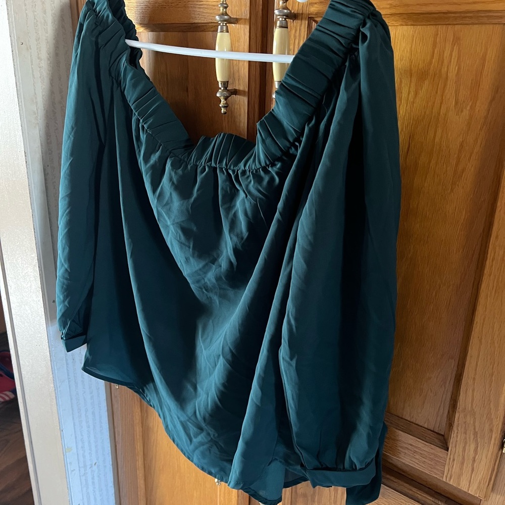 Women’s Japna size XL off shoulder top. Emerald Green